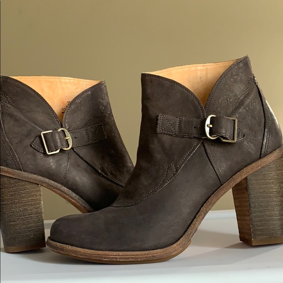 Timberland Boot Company Black Leather Ankle Bootie - Picture 2 of 6